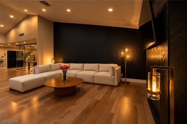 2824 Shannon River Drive, Las Vegas, NV 89117