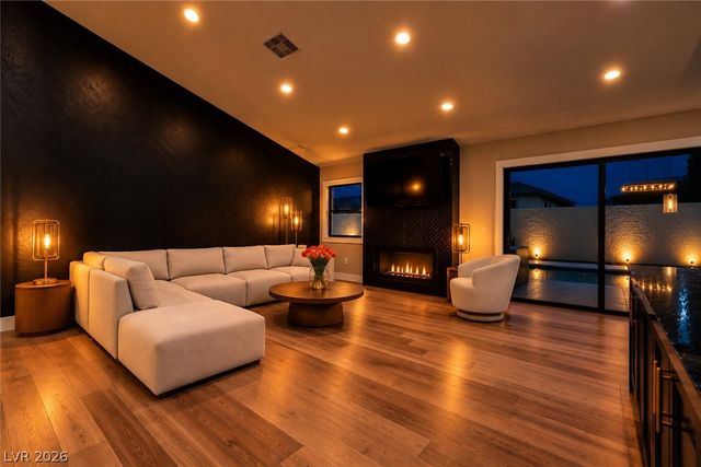 2824 Shannon River Drive, Las Vegas, NV 89117