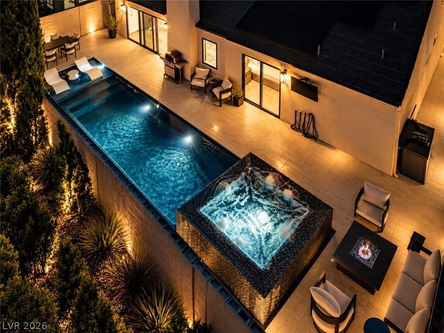 2824 Shannon River Drive, Las Vegas, NV 89117
