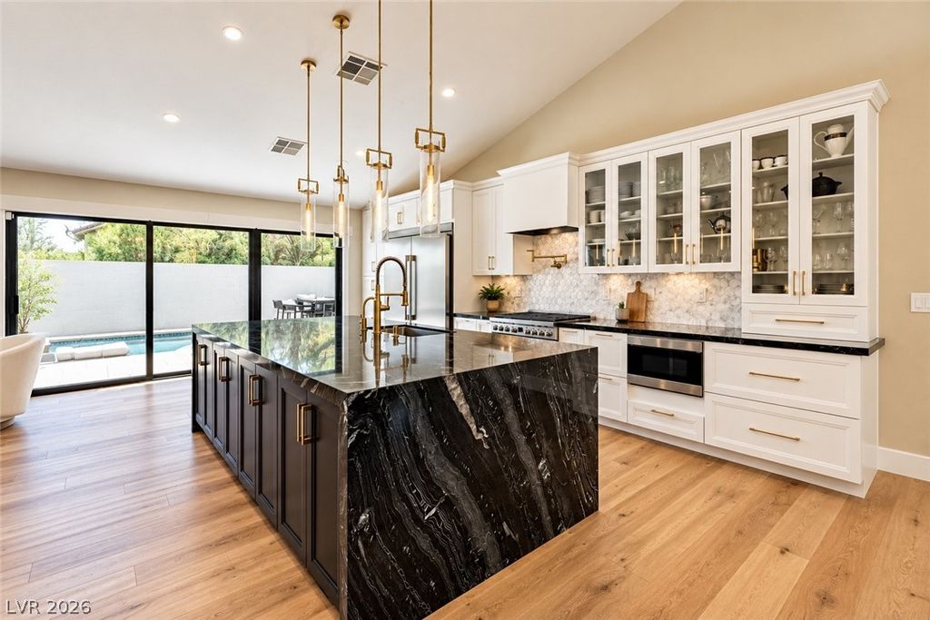 2824 Shannon River Drive, Las Vegas, NV 89117 — photo 4