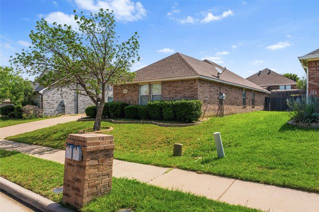 1640 Nashwood Drive, Grand Prairie, TX 75051