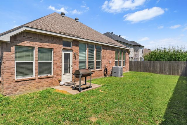 1640 Nashwood Drive, Grand Prairie, TX 75051