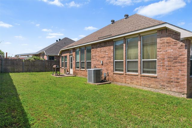 1640 Nashwood Drive, Grand Prairie, TX 75051