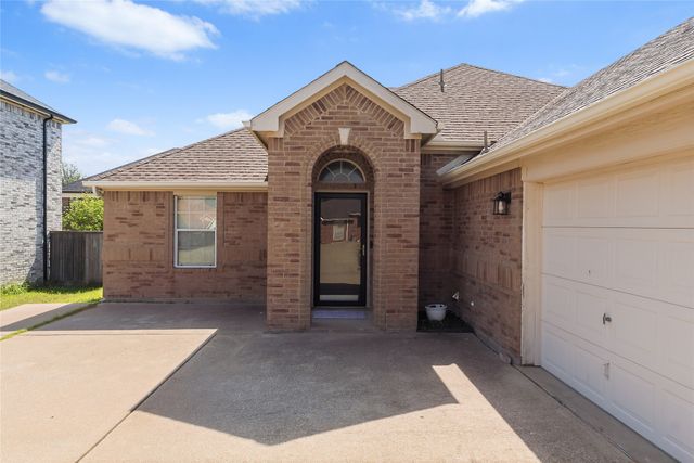 1640 Nashwood Drive, Grand Prairie, TX 75051