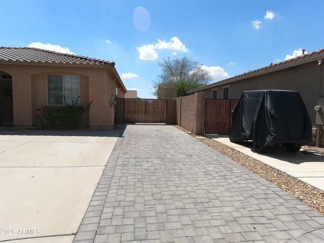 17359 W FETLOCK Trail, Surprise, AZ 85387