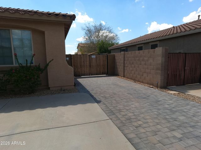 17359 W FETLOCK Trail, Surprise, AZ 85387