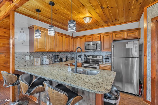 4836 Highland Place Way, Pigeon Forge, TN 37863