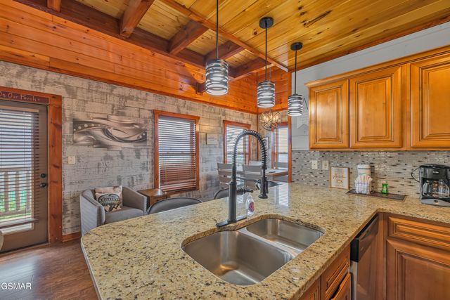 4836 Highland Place Way, Pigeon Forge, TN 37863