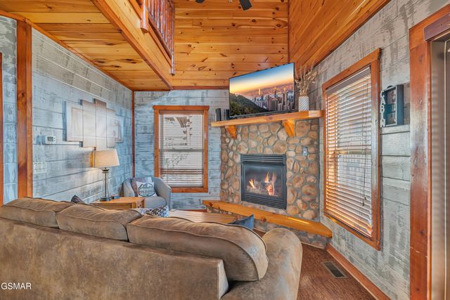 4836 Highland Place Way, Pigeon Forge, TN 37863