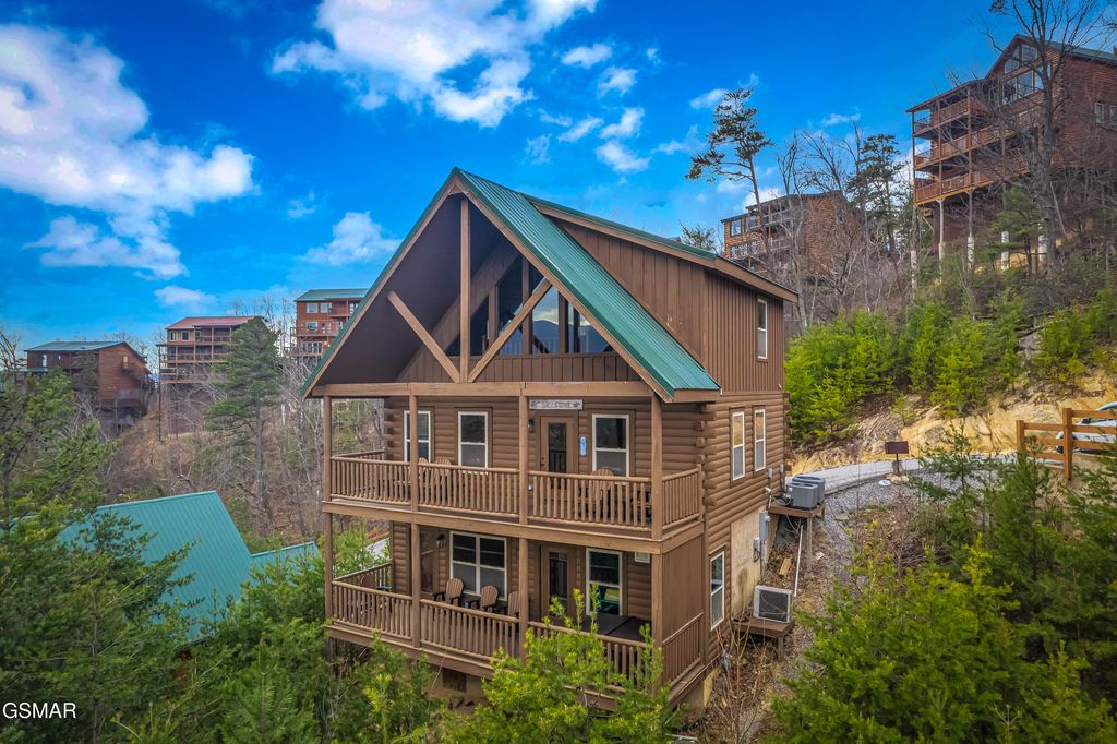 4836 Highland Place Way, Pigeon Forge, TN 37863