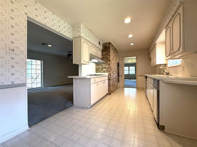 10016 Clearmeadow Drive, Dallas, TX 75238
