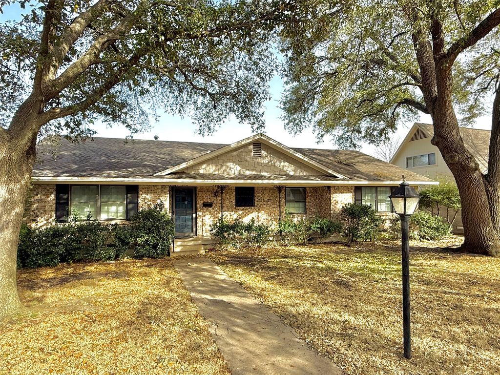 10016 Clearmeadow Drive, Dallas, TX 75238