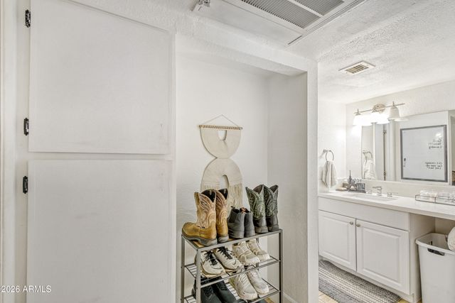 4554 E PARADISE VILLAGE Parkway 148, Phoenix, AZ 85032