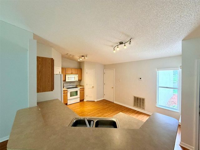 602 SUN BLUFF LANE, Apopka, FL 32712