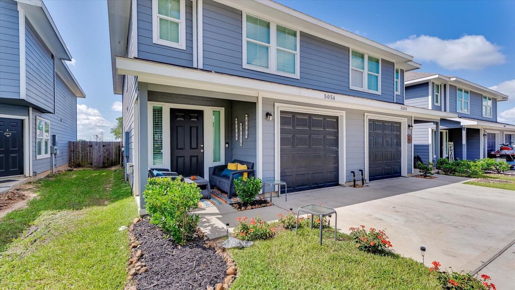 501-509 Hines Avenue, Willis, TX 77378