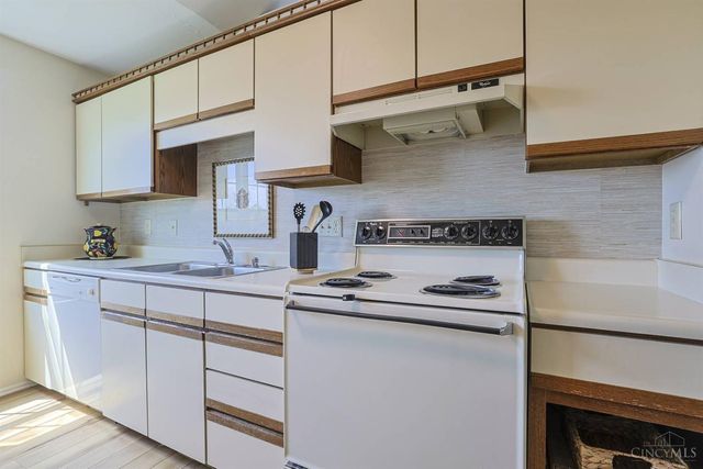5199 Scarsdale Cove, Green Twp, OH 45248