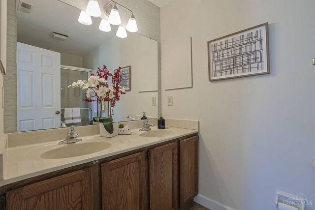 5199 Scarsdale Cove, Green Twp, OH 45248