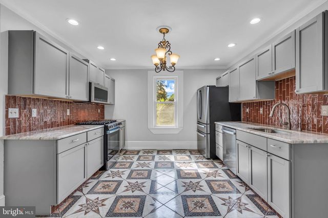 212 CLIFTON AVE, Mt Holly, NJ 08060