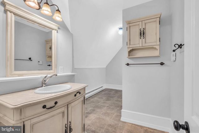 212 CLIFTON AVE, Mt Holly, NJ 08060