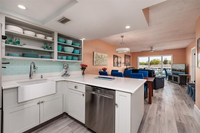 1 BOCA CIEGA POINT BOULEVARD 206, St Petersburg, FL 33708