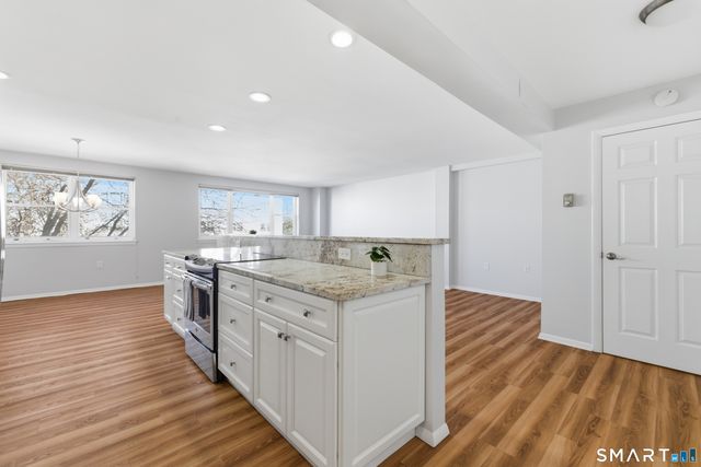 893 Farmington Avenue 5I, West Hartford, CT 06119