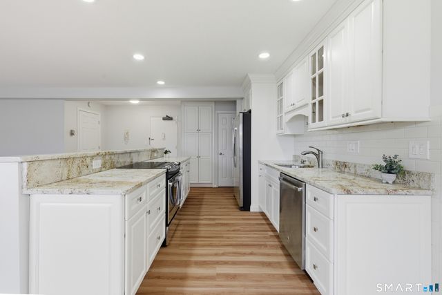 893 Farmington Avenue 5I, West Hartford, CT 06119