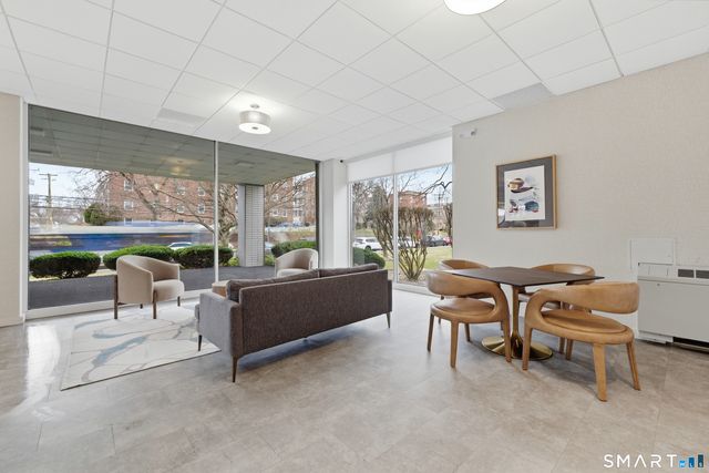 893 Farmington Avenue 5I, West Hartford, CT 06119