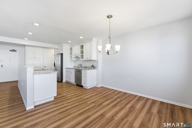 893 Farmington Avenue 5I, West Hartford, CT 06119