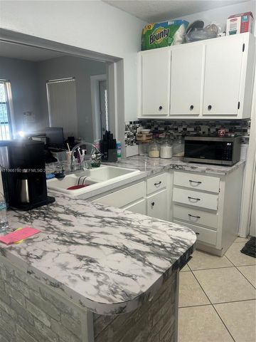 5715 NW 85th Ave, Tamarac, FL 33321