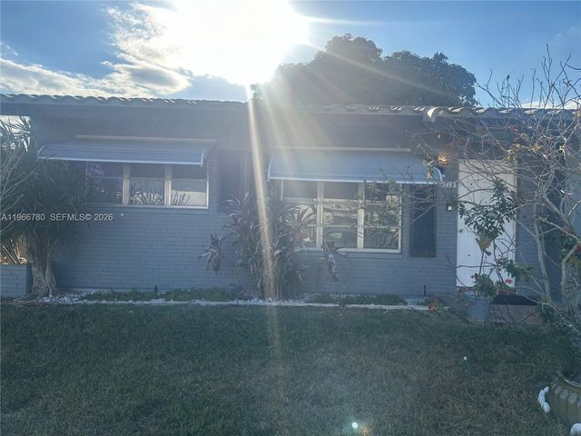 5715 NW 85th Ave, Tamarac, FL 33321