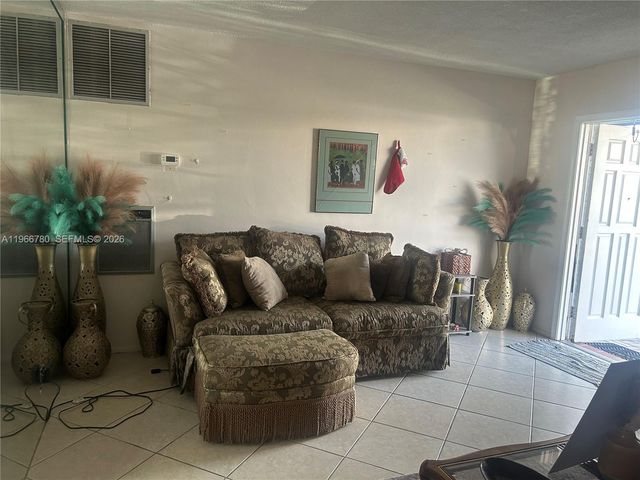 5715 NW 85th Ave, Tamarac, FL 33321