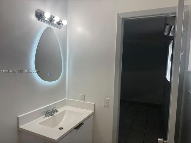 642 E 2nd Avenue B, Hialeah, FL 33010