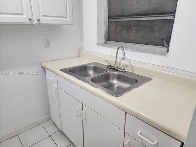 642 E 2nd Avenue B, Hialeah, FL 33010