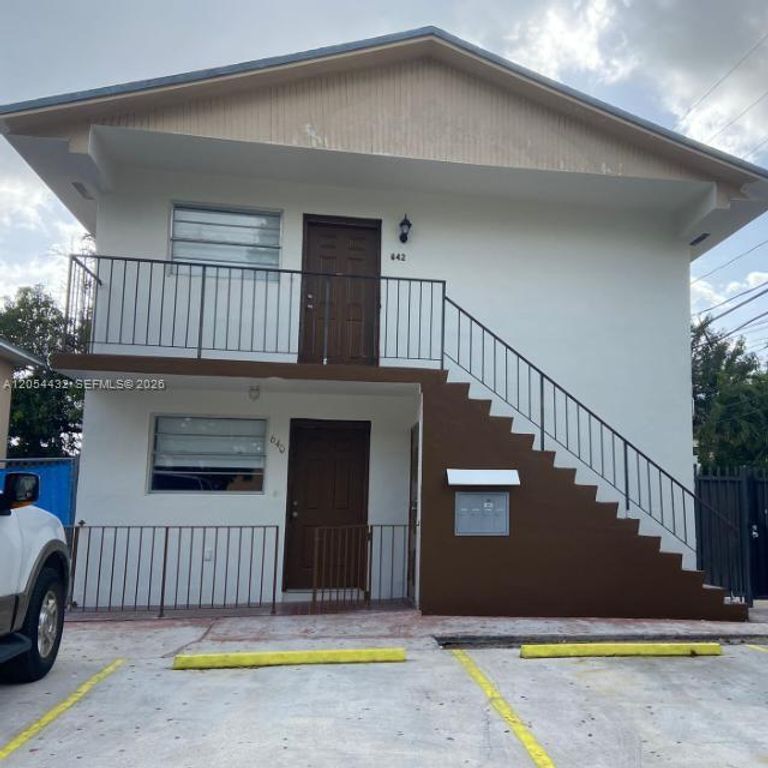 642 E 2nd Avenue B, Hialeah, FL 33010