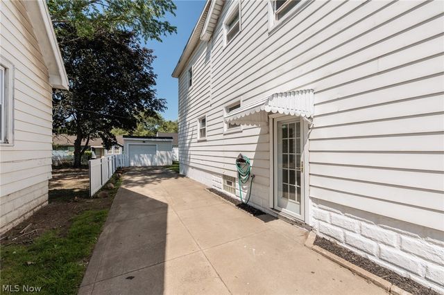 4004 E 41st Street, Newburgh Heights, OH 44105