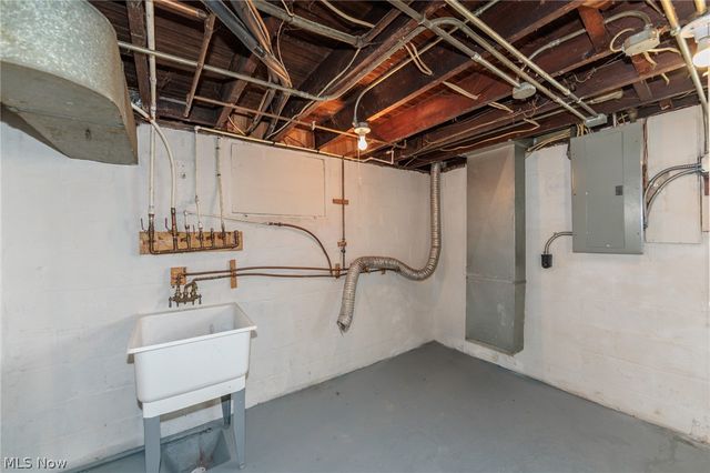 4004 E 41st Street, Newburgh Heights, OH 44105
