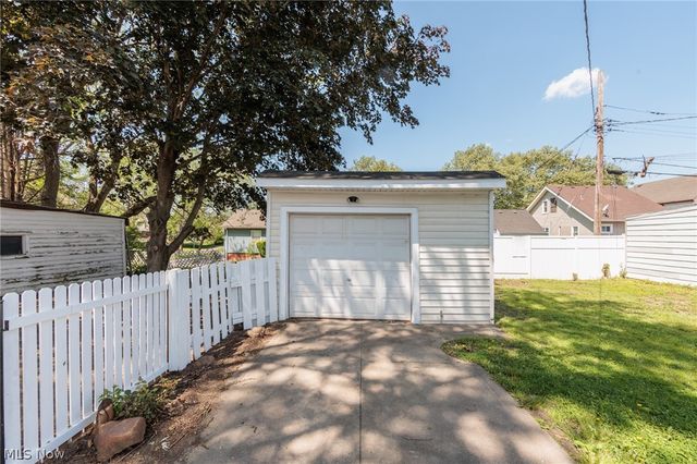 4004 E 41st Street, Newburgh Heights, OH 44105