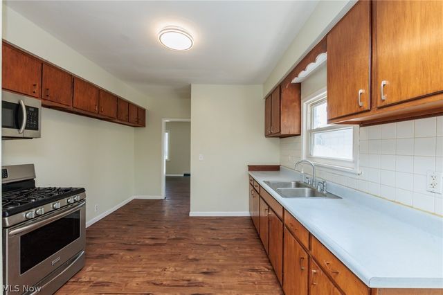 4004 E 41st Street, Newburgh Heights, OH 44105