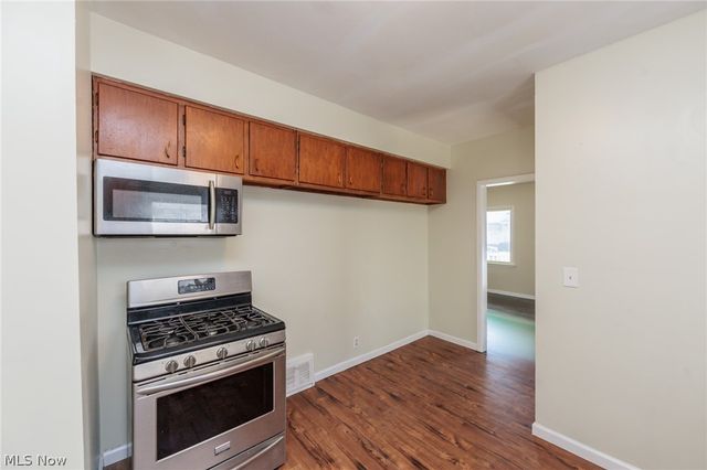 4004 E 41st Street, Newburgh Heights, OH 44105
