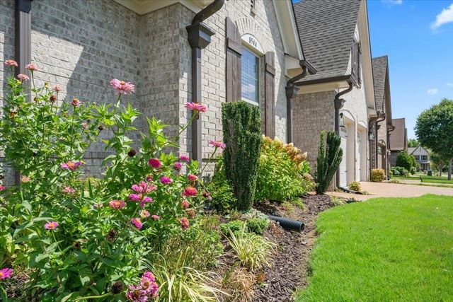 8544 WOODLAND ROSE CIR S, Memphis, TN 38016