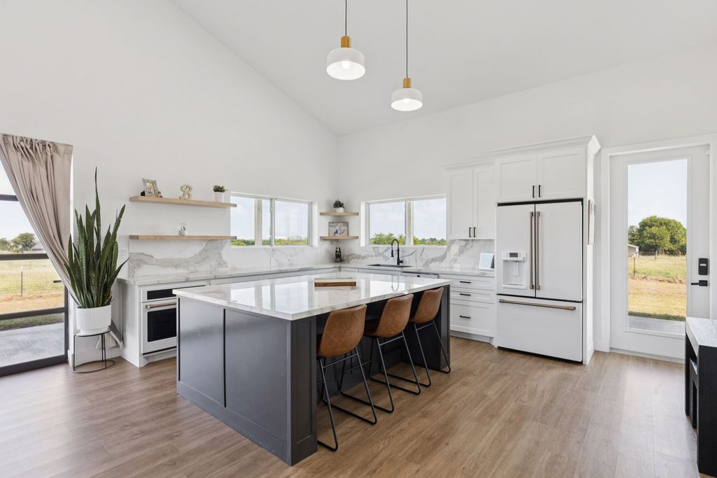 2436 Fm 1566 W, Celeste, TX 75423