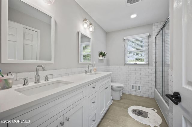 58 Jeanine Court, Manalapan, NJ 07726