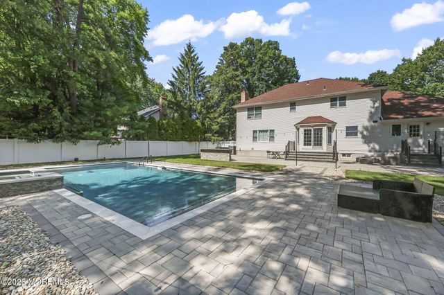 58 Jeanine Court, Manalapan, NJ 07726