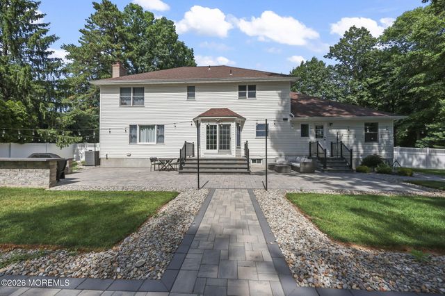 58 Jeanine Court, Manalapan, NJ 07726