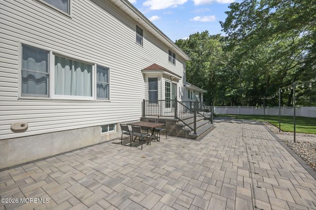 58 Jeanine Court, Manalapan, NJ 07726