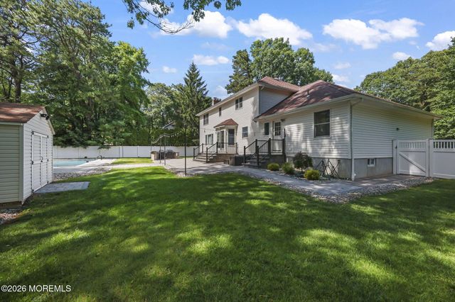 58 Jeanine Court, Manalapan, NJ 07726