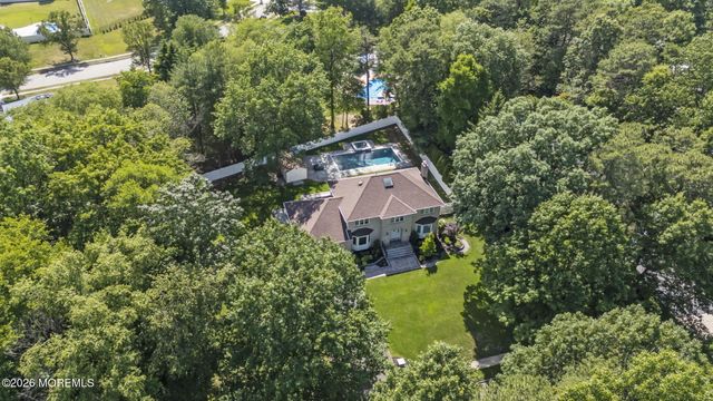 58 Jeanine Court, Manalapan, NJ 07726