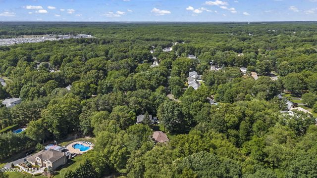 58 Jeanine Court, Manalapan, NJ 07726