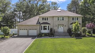 58 Jeanine Court, Manalapan, NJ 07726