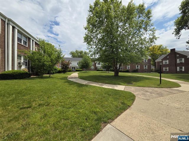 18A Elmwood Court 18A, Elmwood Park, NJ 07407